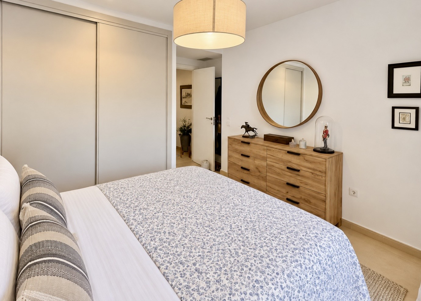 Second bedroom with fitted wardrobes and access to a spacious terrace at Mar Menor Golf Resort