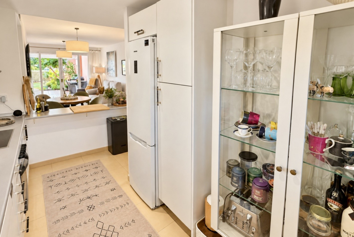 Updated white kitchen with breakfast bar in a Mar Menor Golf Resort apartment