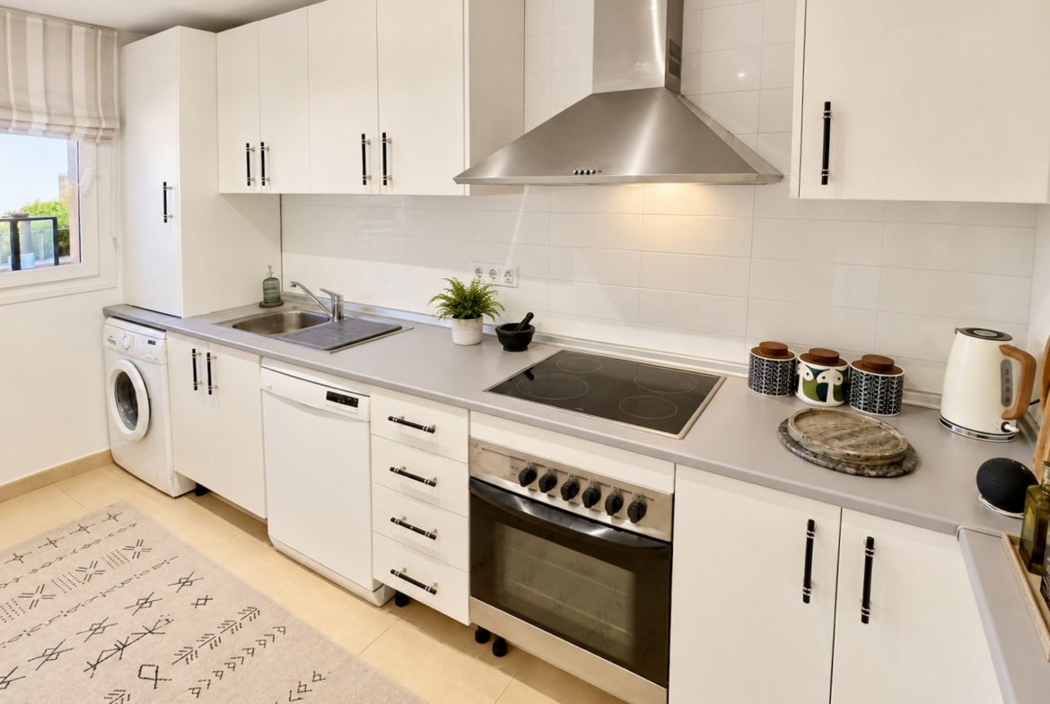 Updated white kitchen with breakfast bar in a Mar Menor Golf Resort apartment