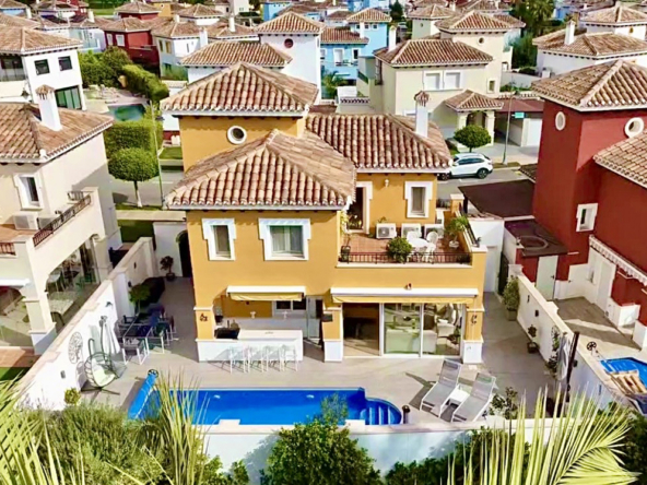Exclusive south-facing 3 bed Baron villa for sale on Mar Menor Golf Resort. Private heated pool, modernised kitchen and garden.